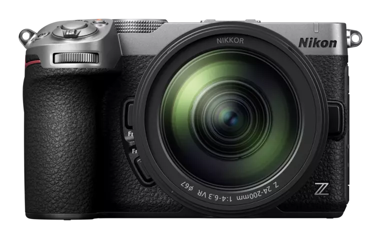 Nikon Z5IIC silber + 24-200mm f/4-6.3 VR